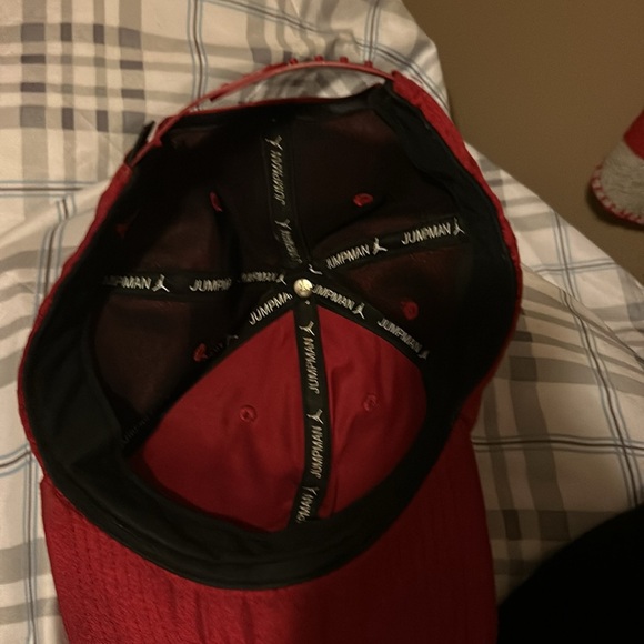 Red Jordan hat SnapBack - Picture 2 of 3